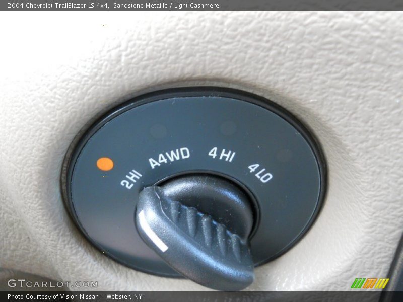 Sandstone Metallic / Light Cashmere 2004 Chevrolet TrailBlazer LS 4x4