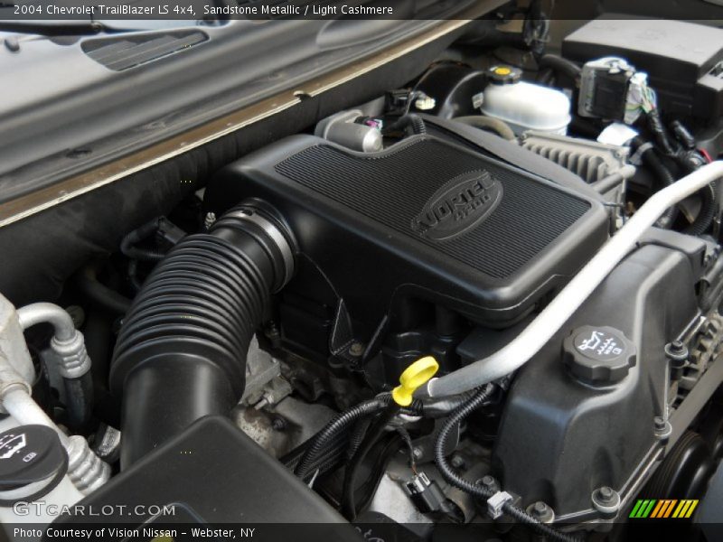 Sandstone Metallic / Light Cashmere 2004 Chevrolet TrailBlazer LS 4x4