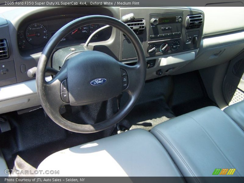 Oxford White / Medium Flint 2005 Ford F350 Super Duty XL SuperCab 4x4