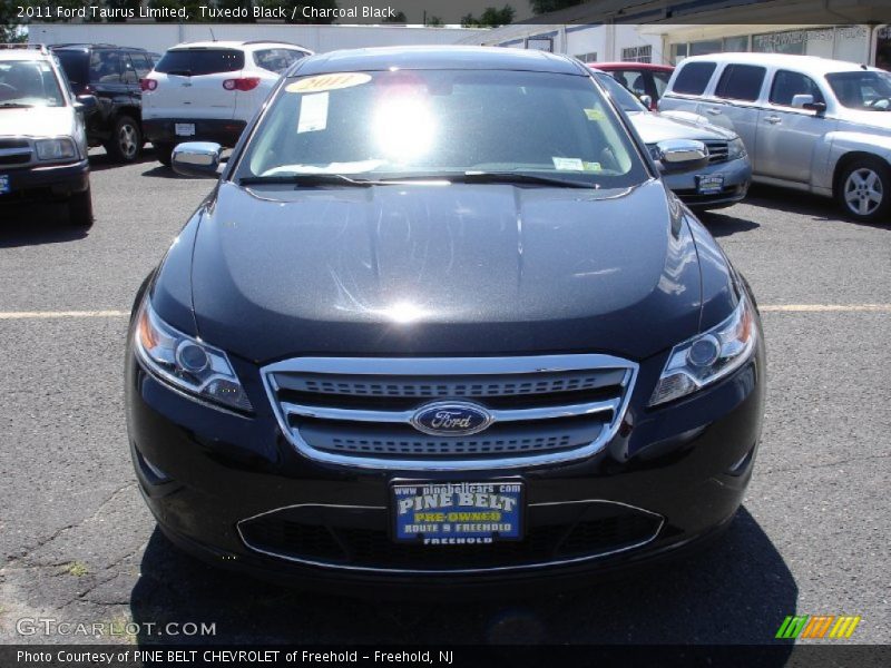 Tuxedo Black / Charcoal Black 2011 Ford Taurus Limited