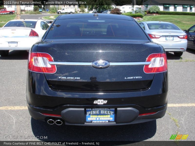 Tuxedo Black / Charcoal Black 2011 Ford Taurus Limited