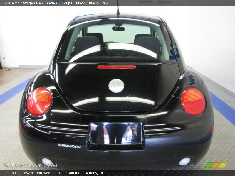 Black / Black/Grey 2004 Volkswagen New Beetle GL Coupe