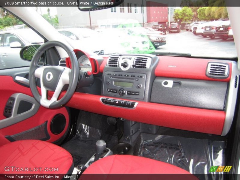 Crystal White / Design Red 2009 Smart fortwo passion coupe