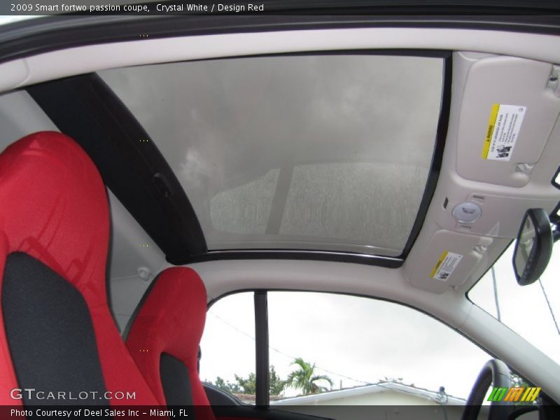 Crystal White / Design Red 2009 Smart fortwo passion coupe