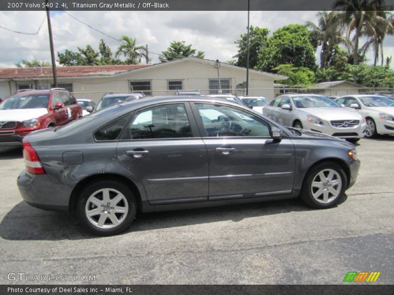 Titanium Gray Metallic / Off-Black 2007 Volvo S40 2.4i