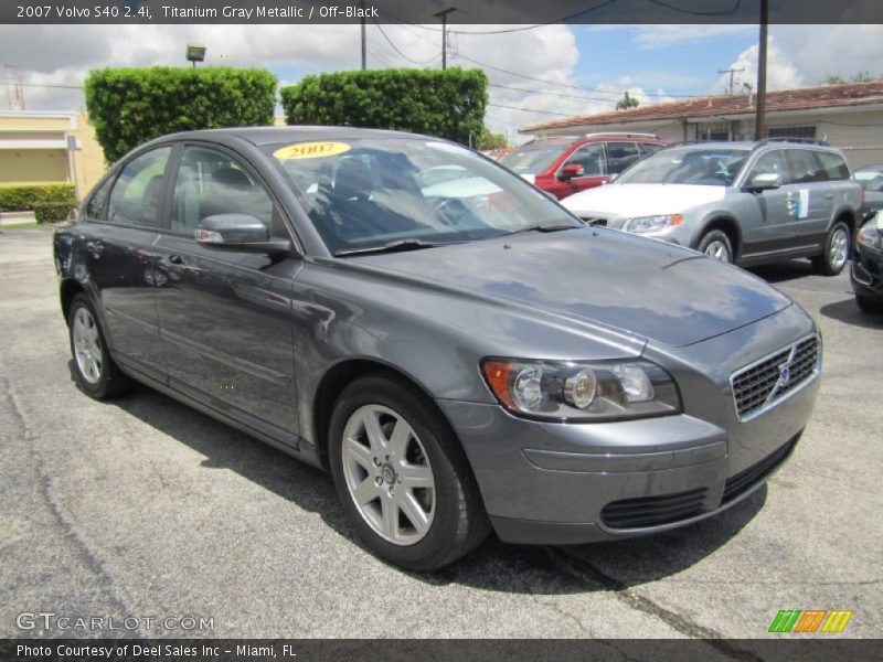 Titanium Gray Metallic / Off-Black 2007 Volvo S40 2.4i