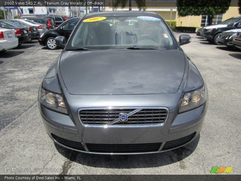 Titanium Gray Metallic / Off-Black 2007 Volvo S40 2.4i