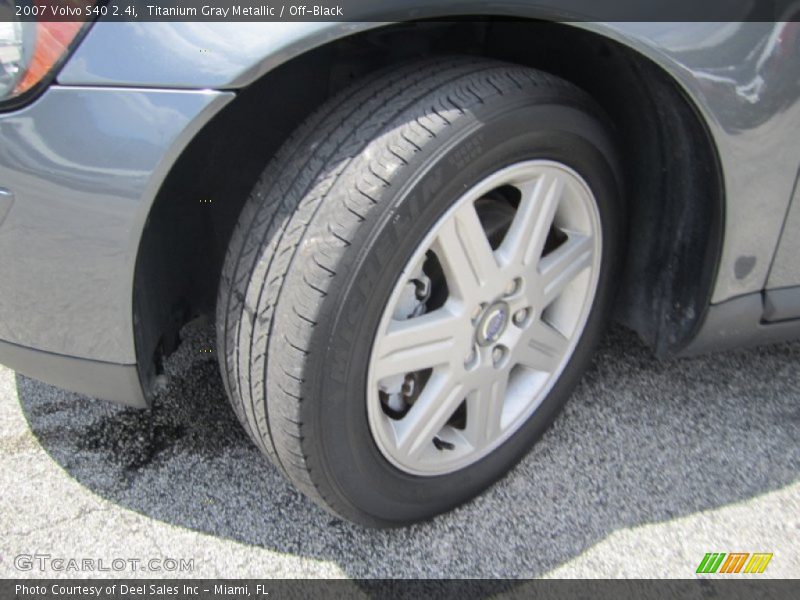 Titanium Gray Metallic / Off-Black 2007 Volvo S40 2.4i