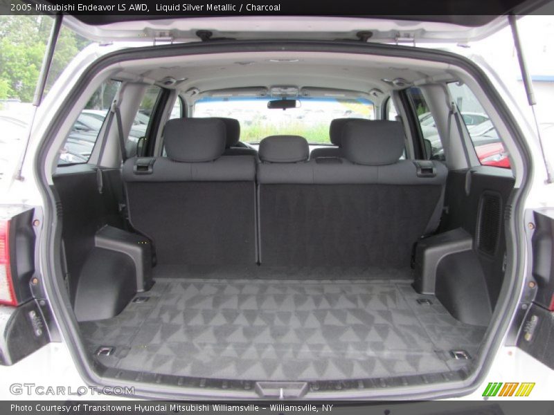  2005 Endeavor LS AWD Trunk