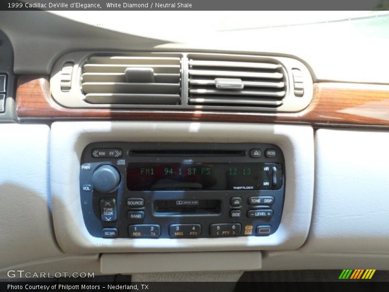 Controls of 1999 DeVille d'Elegance
