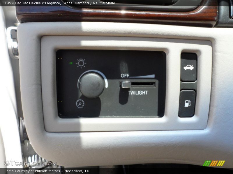 Controls of 1999 DeVille d'Elegance