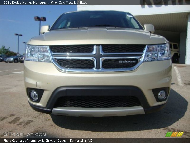 White Gold Metallic / Black 2011 Dodge Journey Mainstreet