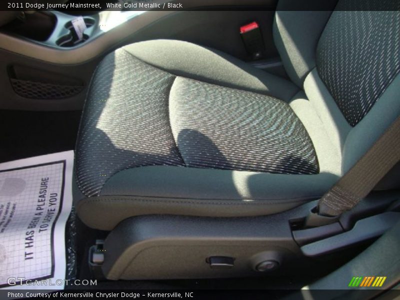 White Gold Metallic / Black 2011 Dodge Journey Mainstreet
