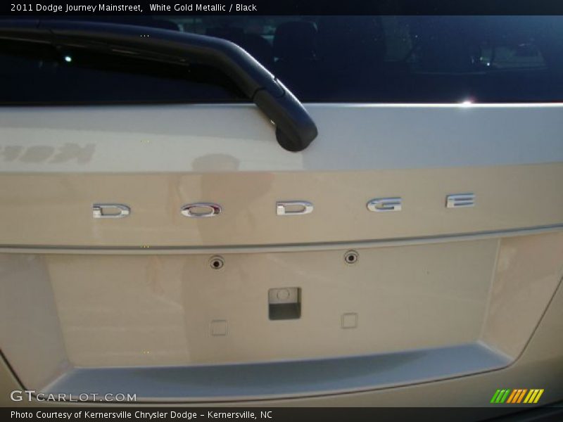White Gold Metallic / Black 2011 Dodge Journey Mainstreet