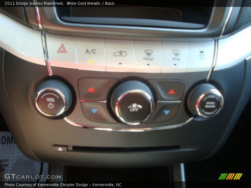 White Gold Metallic / Black 2011 Dodge Journey Mainstreet
