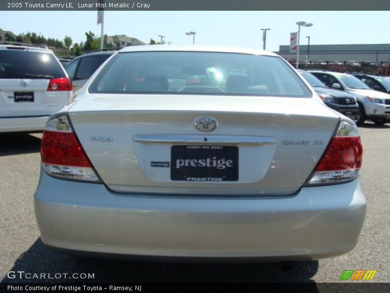 Lunar Mist Metallic / Gray 2005 Toyota Camry LE