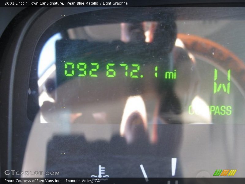 Pearl Blue Metallic / Light Graphite 2001 Lincoln Town Car Signature