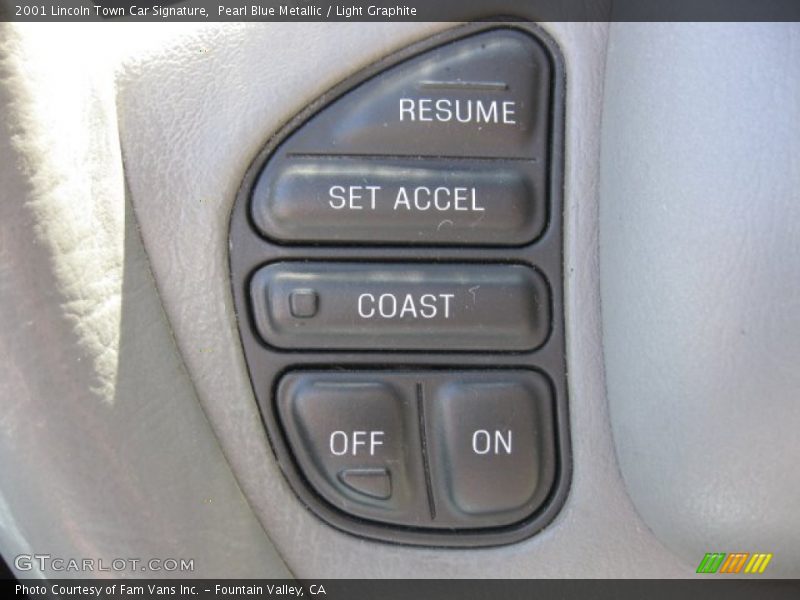 Pearl Blue Metallic / Light Graphite 2001 Lincoln Town Car Signature