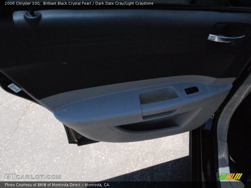 Brilliant Black Crystal Pearl / Dark Slate Gray/Light Graystone 2006 Chrysler 300