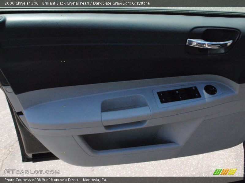 Brilliant Black Crystal Pearl / Dark Slate Gray/Light Graystone 2006 Chrysler 300