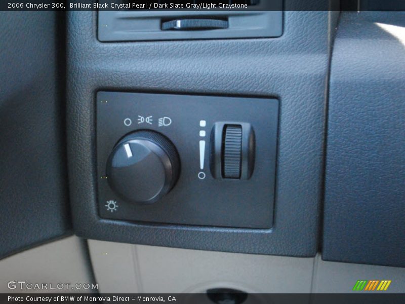 Brilliant Black Crystal Pearl / Dark Slate Gray/Light Graystone 2006 Chrysler 300