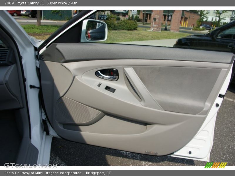 Super White / Ash 2009 Toyota Camry LE