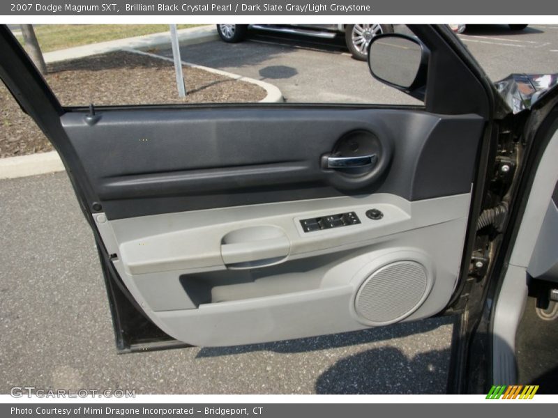 Brilliant Black Crystal Pearl / Dark Slate Gray/Light Graystone 2007 Dodge Magnum SXT