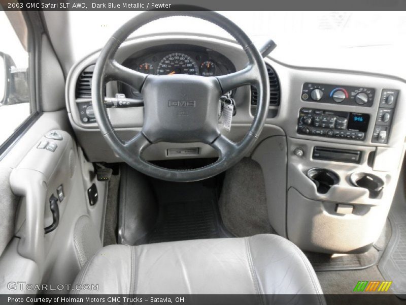 Dashboard of 2003 Safari SLT AWD