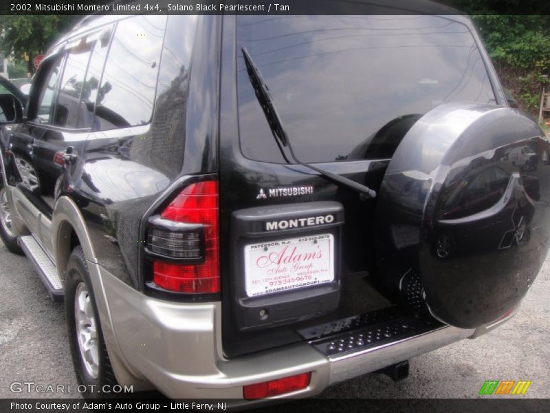 Solano Black Pearlescent / Tan 2002 Mitsubishi Montero Limited 4x4