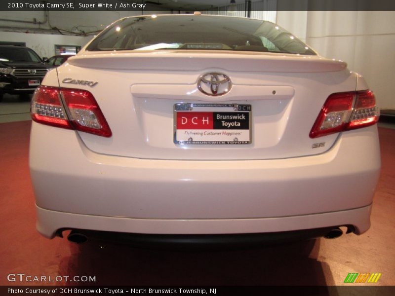 Super White / Ash Gray 2010 Toyota Camry SE