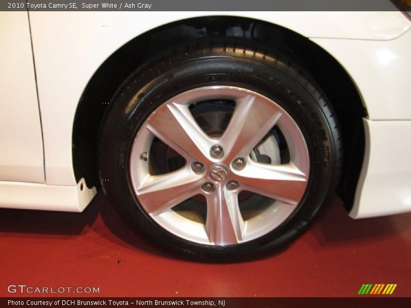 Super White / Ash Gray 2010 Toyota Camry SE