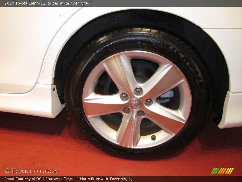 Super White / Ash Gray 2010 Toyota Camry SE