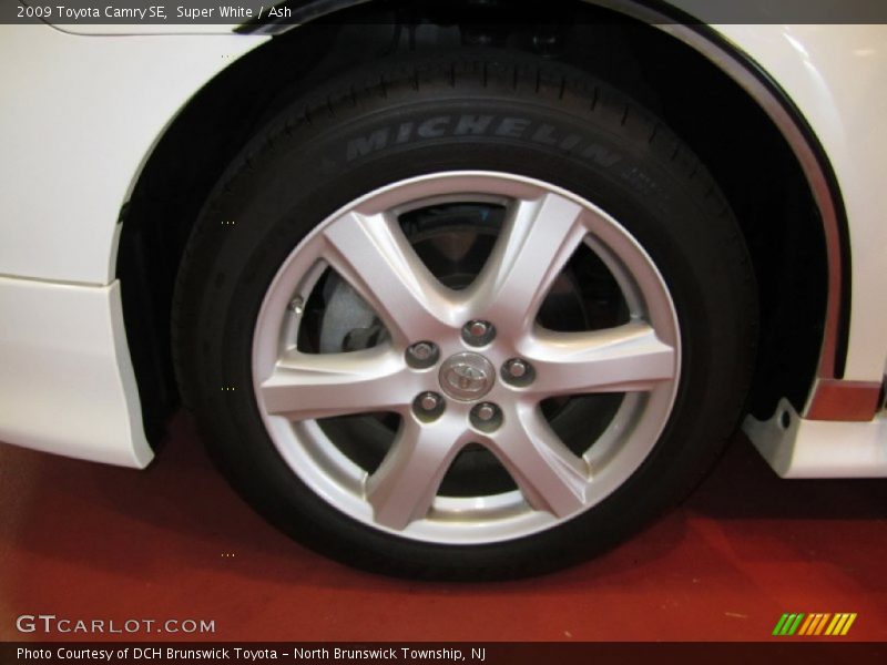 Super White / Ash 2009 Toyota Camry SE