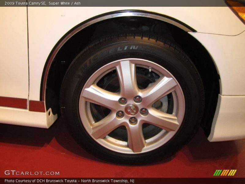 Super White / Ash 2009 Toyota Camry SE