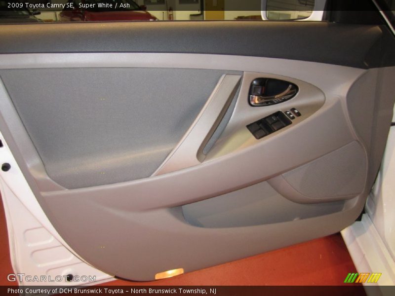 Super White / Ash 2009 Toyota Camry SE