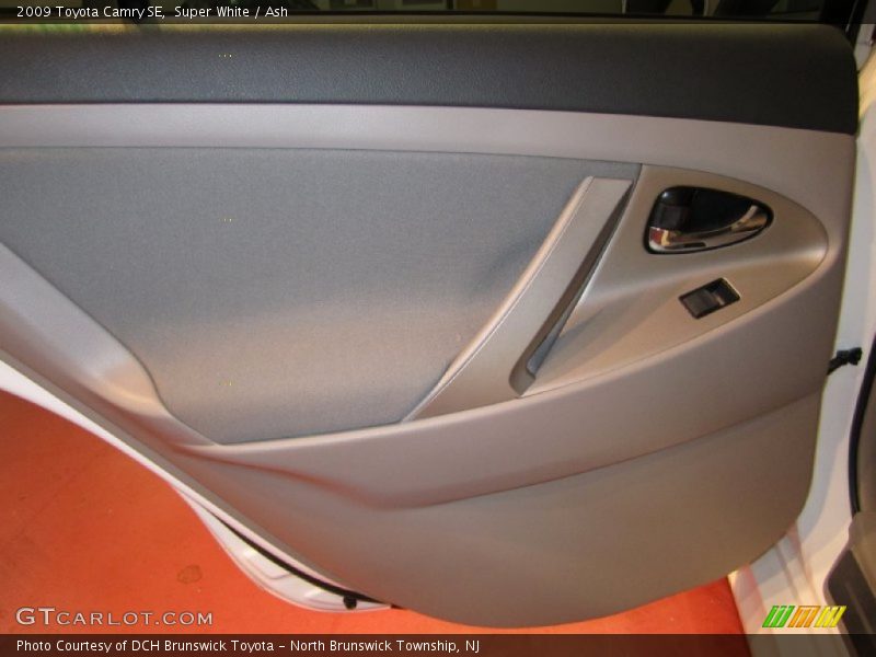 Super White / Ash 2009 Toyota Camry SE