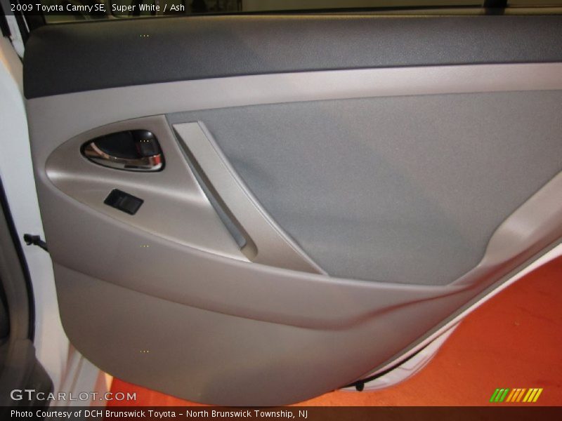 Super White / Ash 2009 Toyota Camry SE