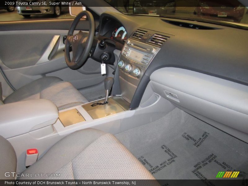 Super White / Ash 2009 Toyota Camry SE