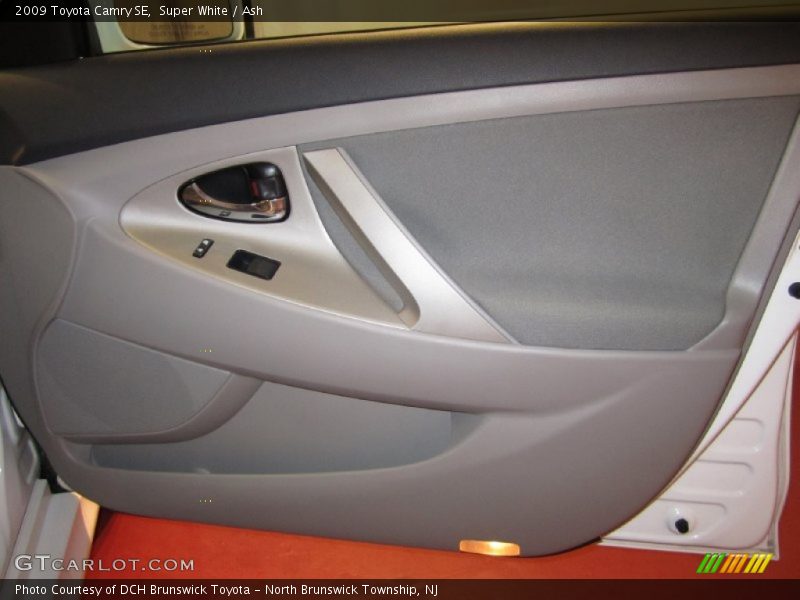 Super White / Ash 2009 Toyota Camry SE