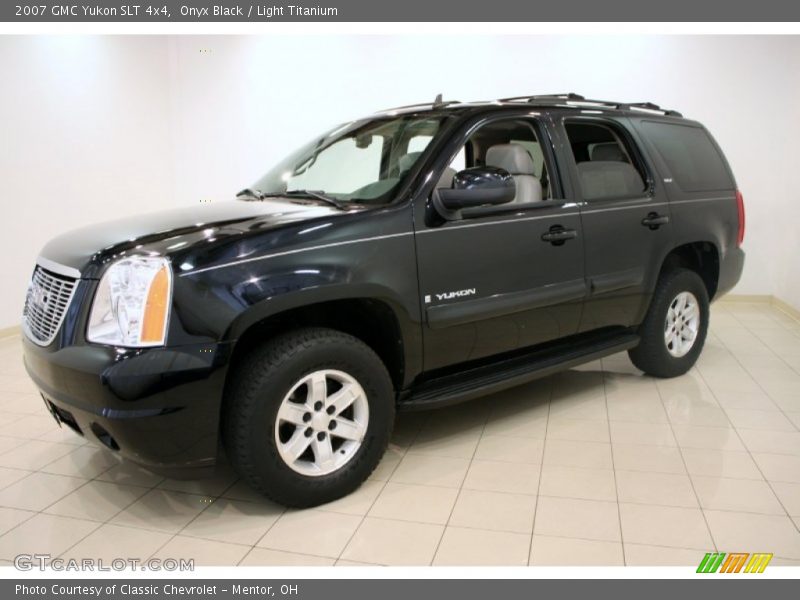 Front 3/4 View of 2007 Yukon SLT 4x4