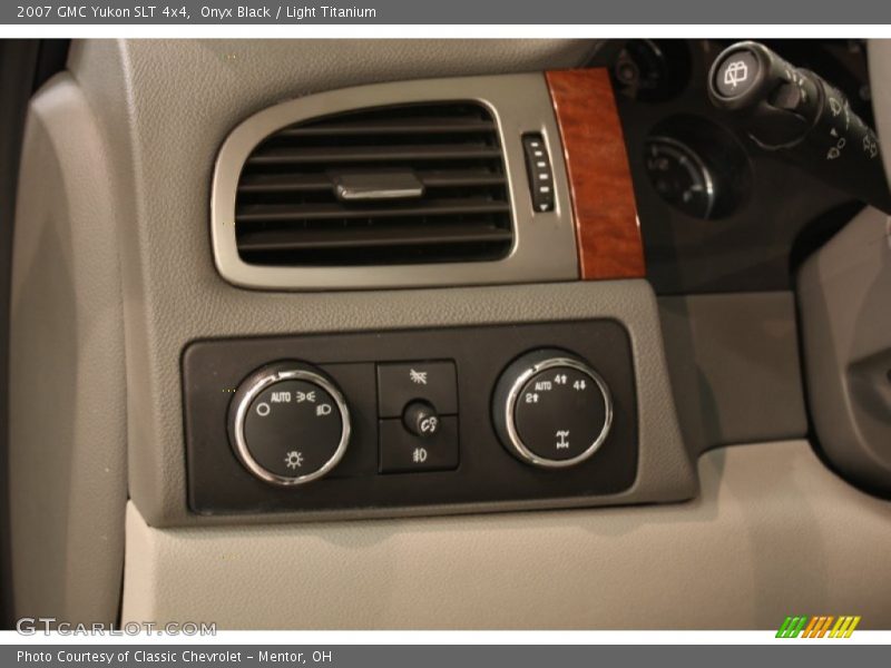 Onyx Black / Light Titanium 2007 GMC Yukon SLT 4x4