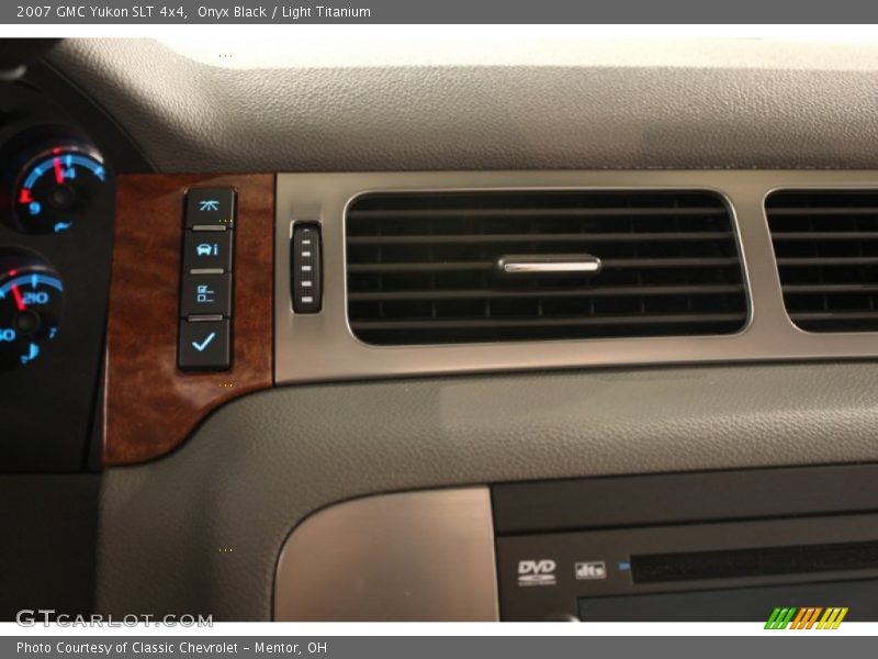 Onyx Black / Light Titanium 2007 GMC Yukon SLT 4x4