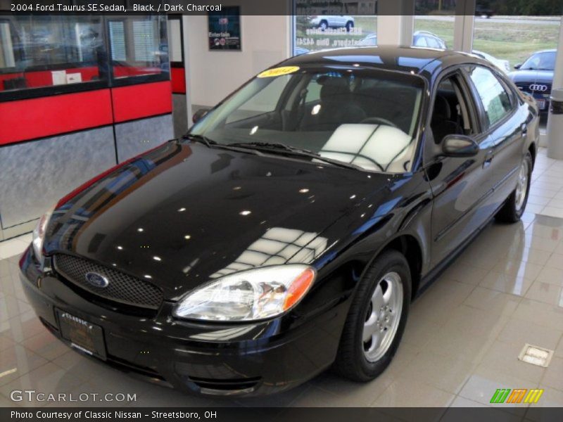 Black / Dark Charcoal 2004 Ford Taurus SE Sedan