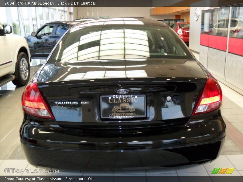 Black / Dark Charcoal 2004 Ford Taurus SE Sedan