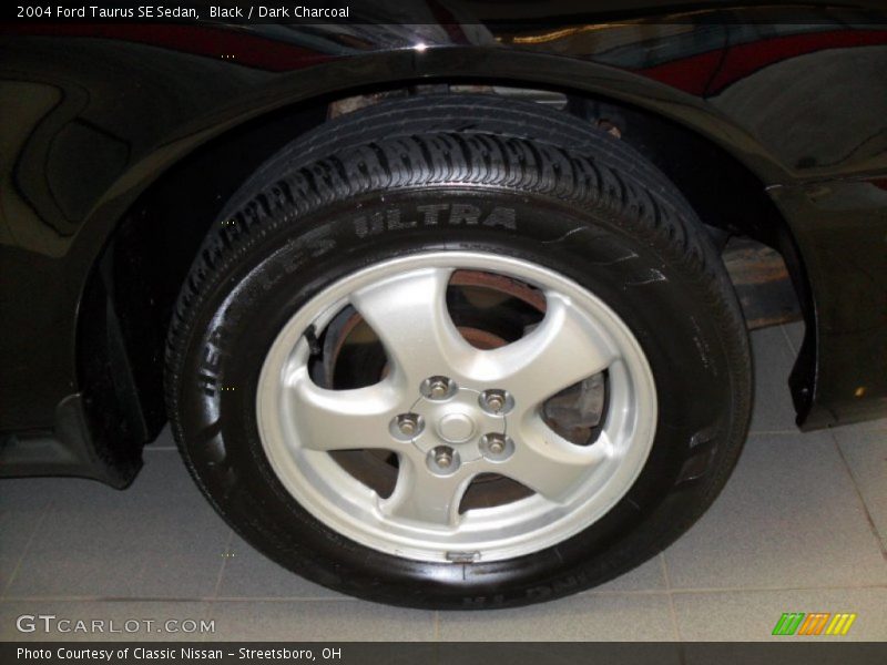 Black / Dark Charcoal 2004 Ford Taurus SE Sedan