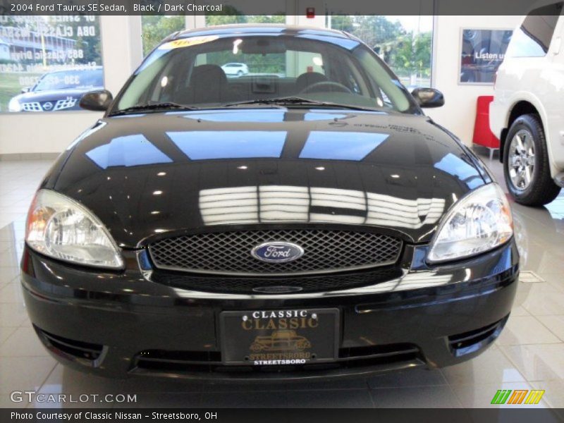 Black / Dark Charcoal 2004 Ford Taurus SE Sedan