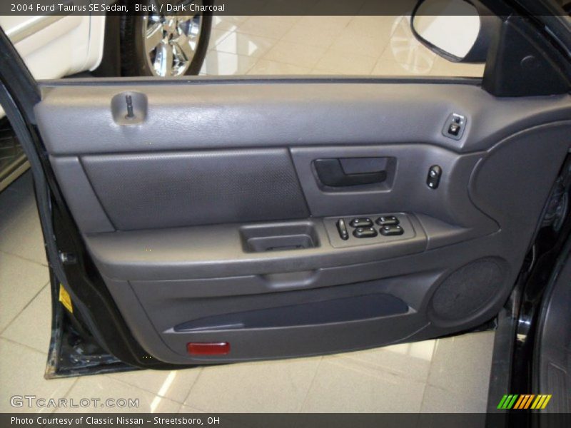 Black / Dark Charcoal 2004 Ford Taurus SE Sedan