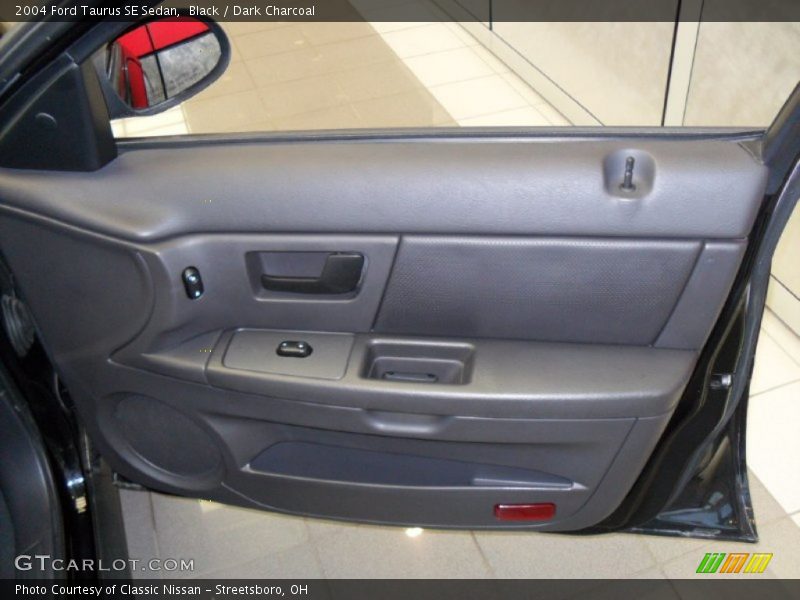 Black / Dark Charcoal 2004 Ford Taurus SE Sedan