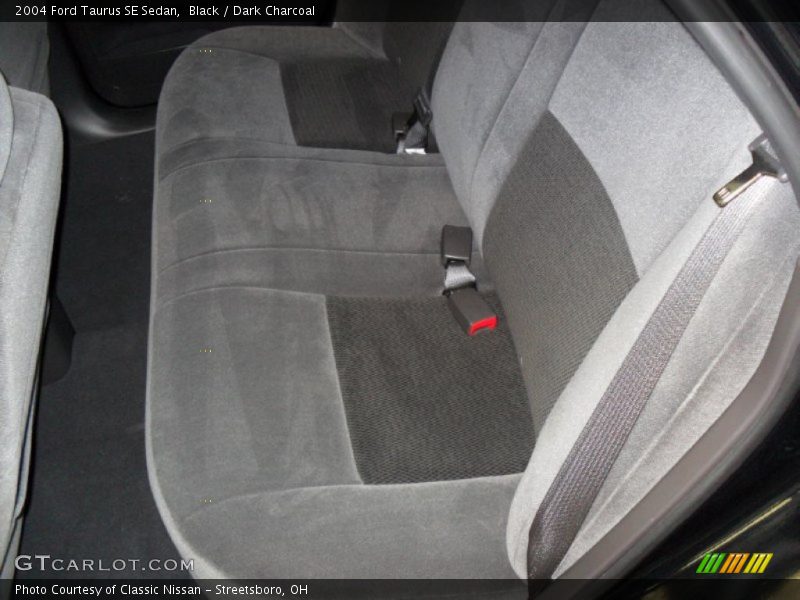 Black / Dark Charcoal 2004 Ford Taurus SE Sedan