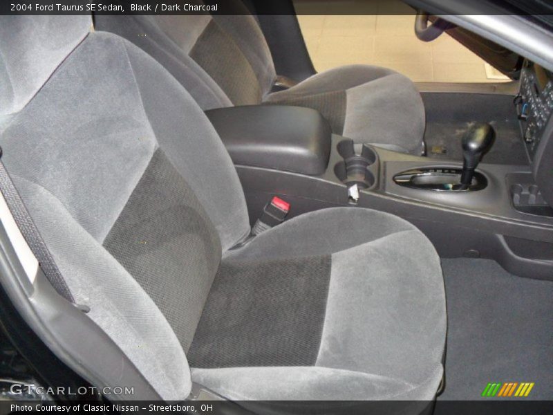 Black / Dark Charcoal 2004 Ford Taurus SE Sedan
